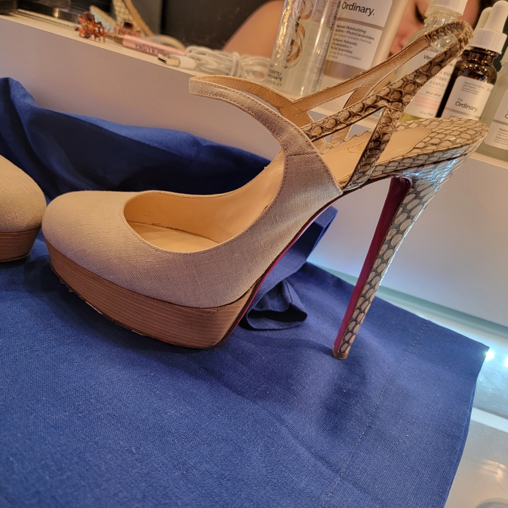 Christian Louboutin women's heels size 40 - Picture 2 of 6
